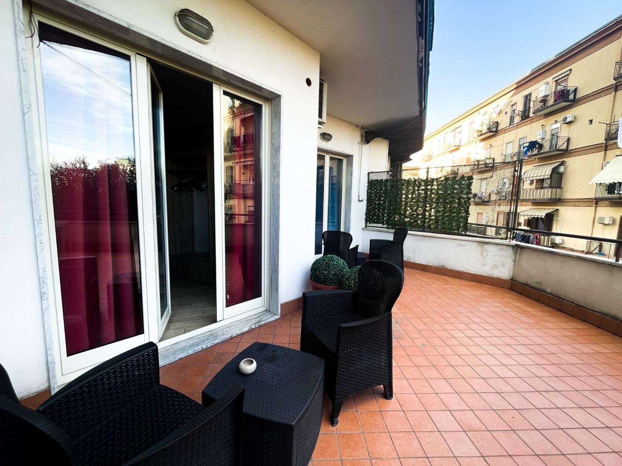 Holiday Garibaldi Naples Exterior photo